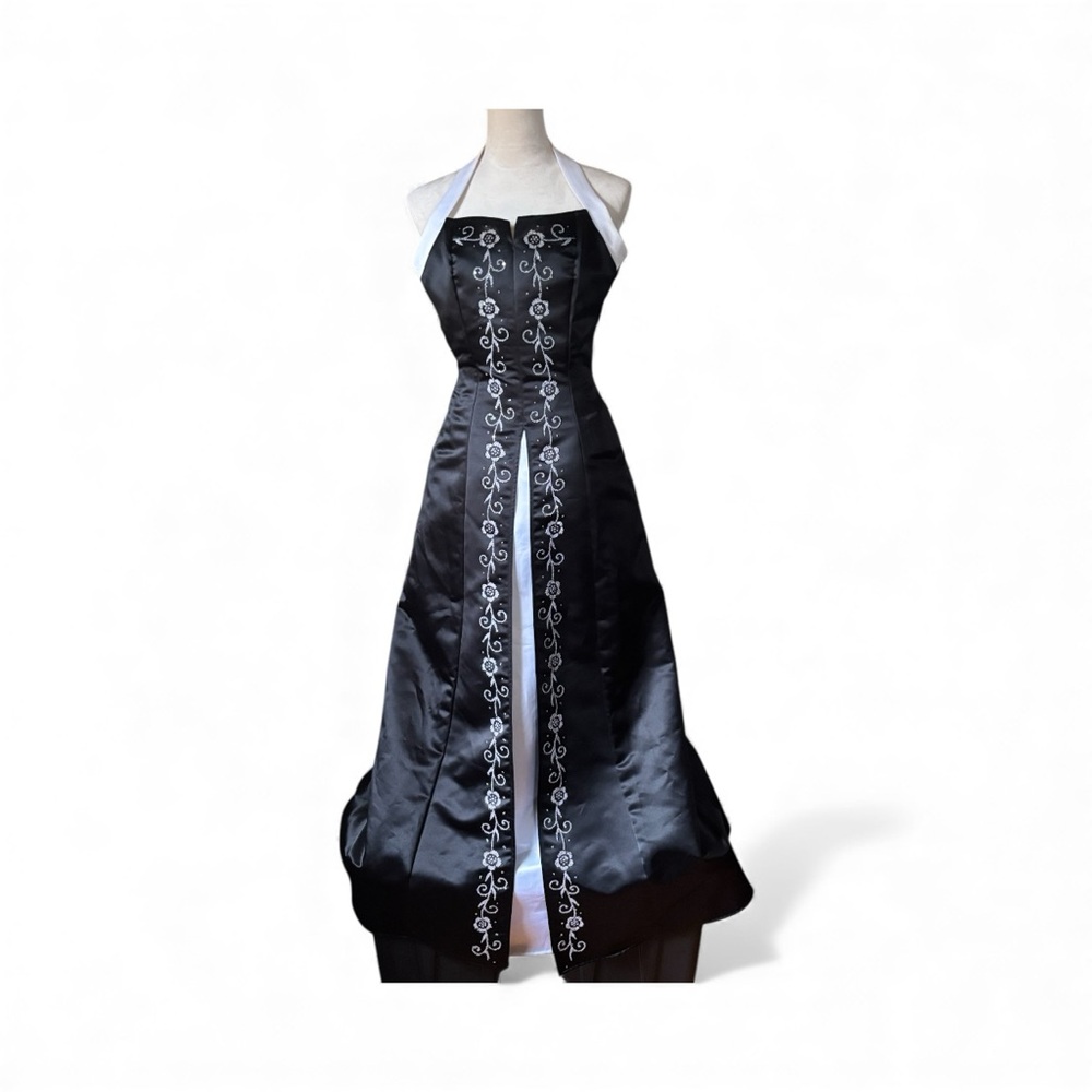 Vintage Y2K Debut Sz 5 Black and White Satin Gown with Beaded Floral Embroidery
